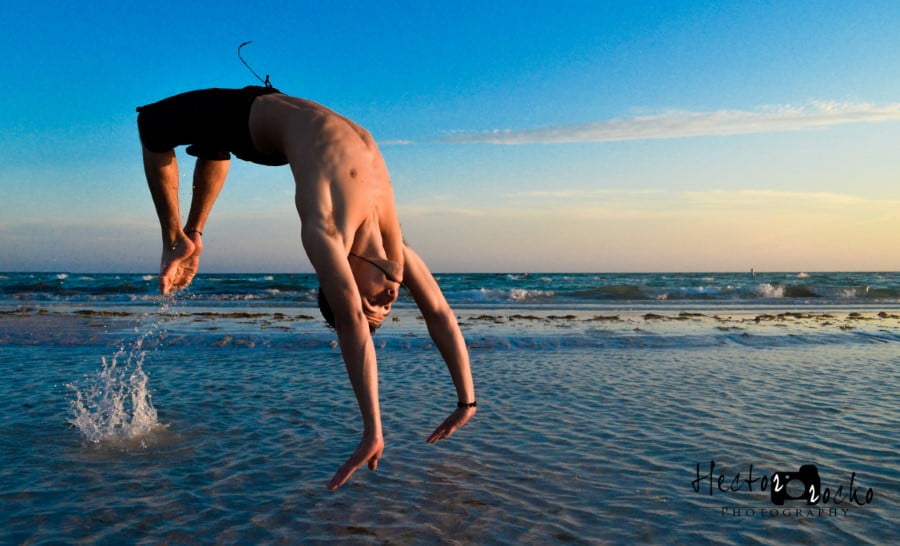 Capoeira on the beach salto